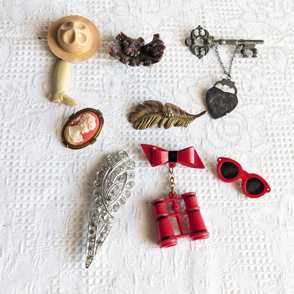 Collection of Eight Vintage Brooches 1950 - 1960 - Picture 1 of 10